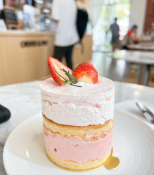 Strawberry-Mousse-Cake