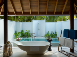 Tropical-oasia-with-Beach-Villa-openair-bathroom